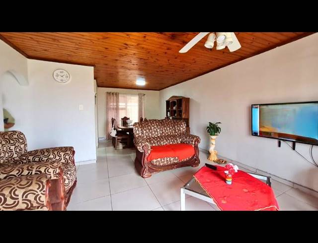 6 BEDROOM HOUSE FOR SALE IN MOSSEL BAY EXT 26